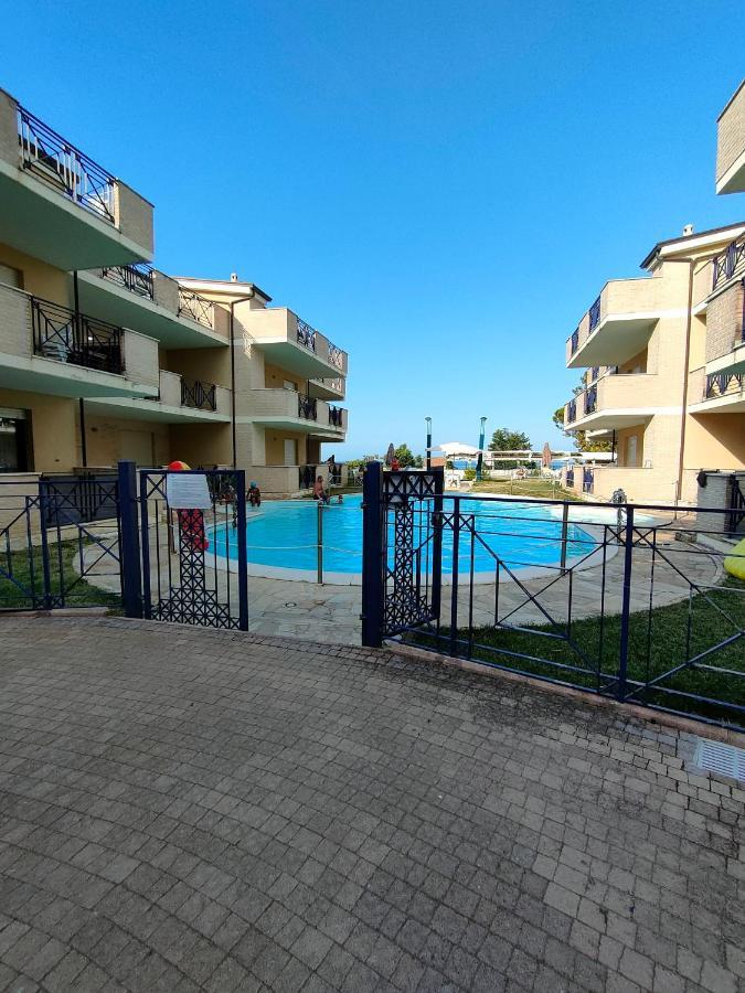 بينيتو Appartamento Con Piscina Green Bay Village المظهر الخارجي الصورة