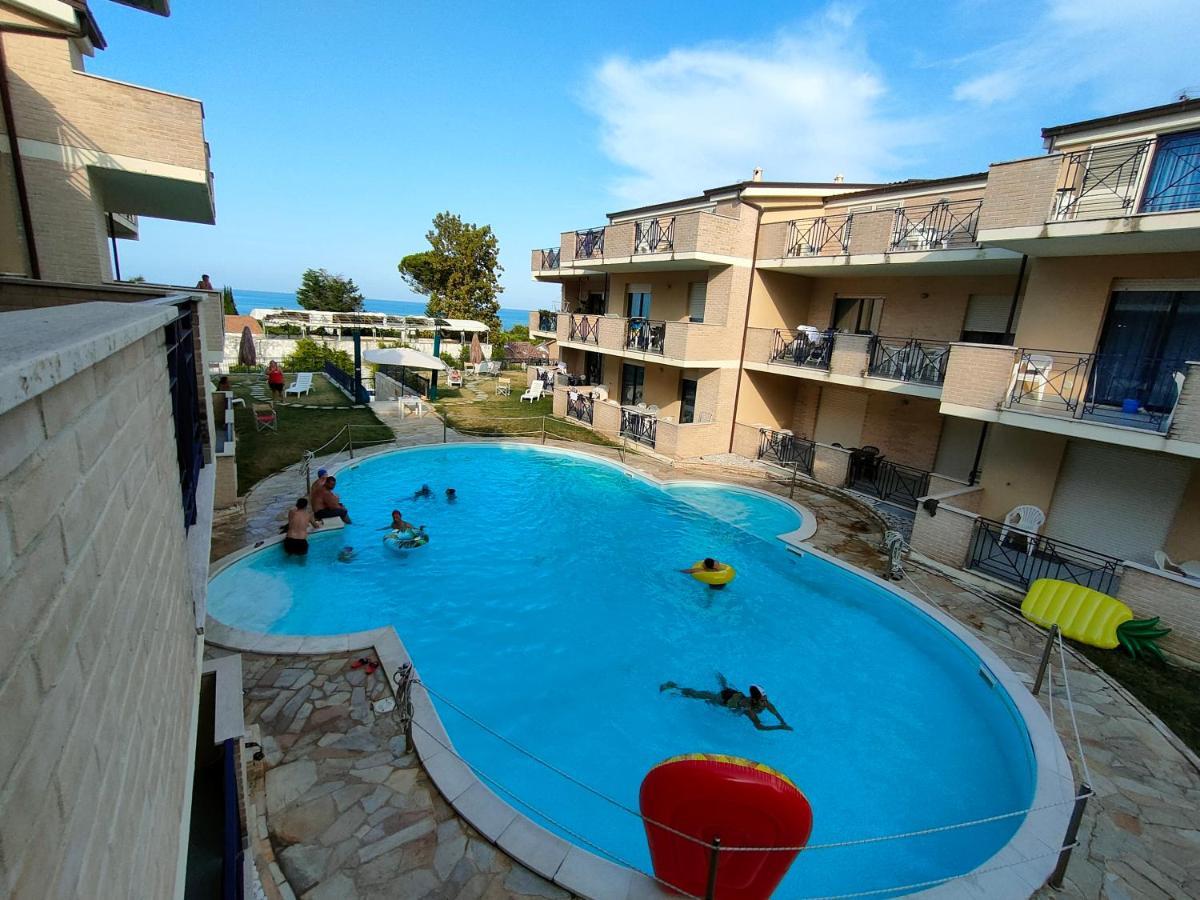 بينيتو Appartamento Con Piscina Green Bay Village المظهر الخارجي الصورة