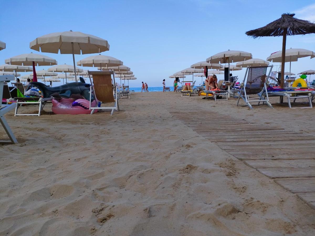 بينيتو Appartamento Con Piscina Green Bay Village المظهر الخارجي الصورة